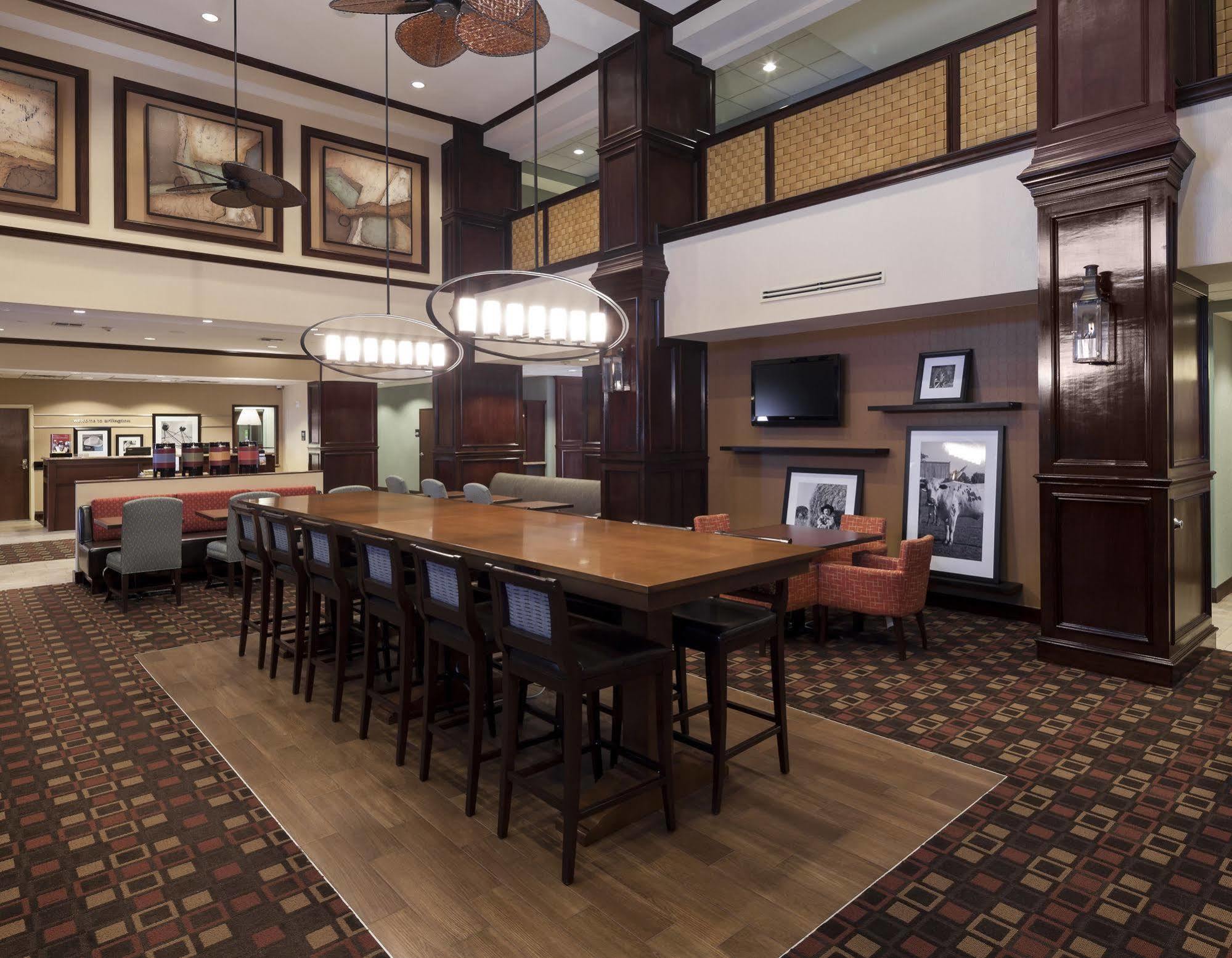 Hampton Inn & Suites Dallas-Arlington-South Экстерьер фото